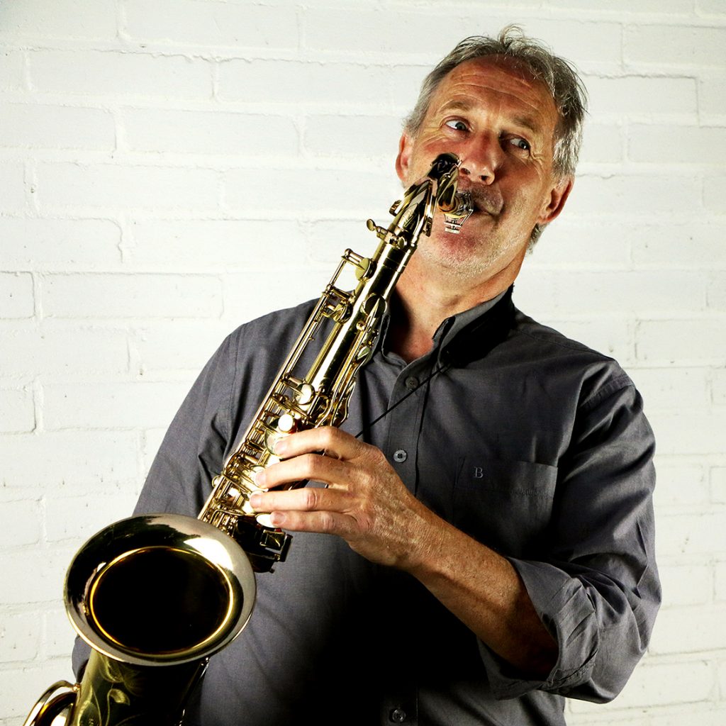 Bert de Ruijter tenorsaxofonist van the Nine o'Clock News